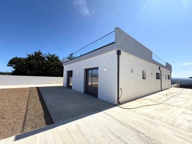 Vila nova com 3 quartos e terreno, junto ao mar Serra do B. 194m² Caldas da Rainha Santo Onofre e Serra do Bouro