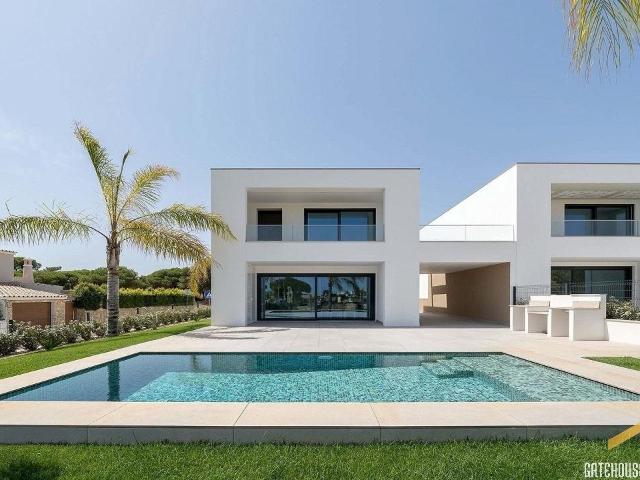 Vila nova com 3 quartos para venda em Quarteira, Algarve G. 160m² Quarteira