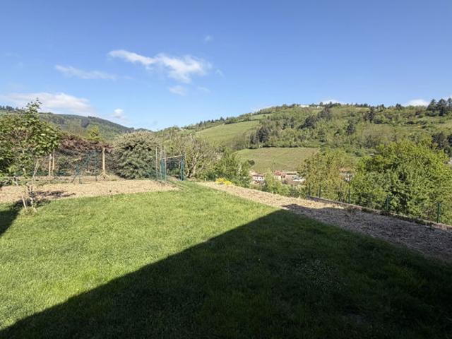 Vila avec sous sol complet et vue dégagée