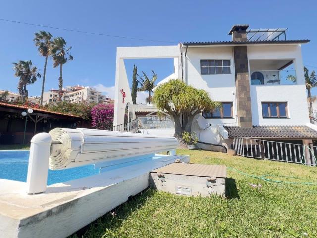 VILA COM VISTA AO OCEANO EM CANIÇO DE BAIXO