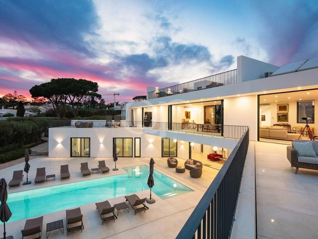 Vila Contemporânea de Frente para o Mar Dominando a Ria Form. 702m² Almancil
