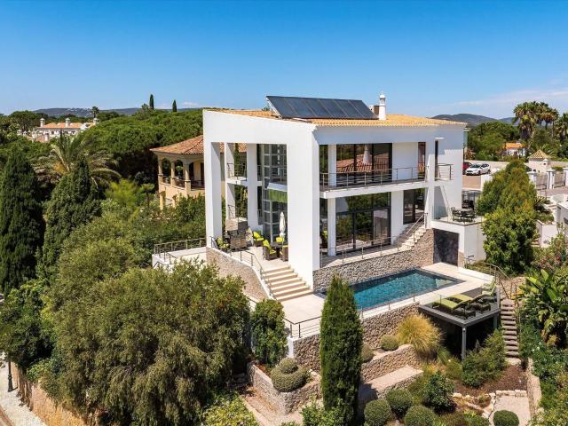 Vila Contemporânea Elevada com Vista Excepcional para Campo. 360m² Almancil