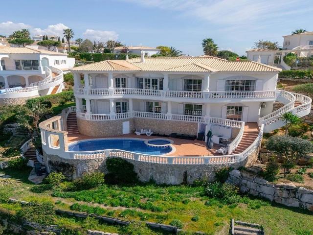 Vila de golfe de 5 quartos para venda no Oeste do Algarve 410m² Budens