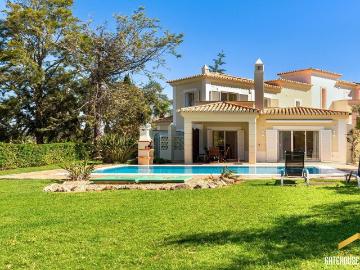 Vila de 3 Quartos com Golfe à venda em Carvoeiro, Algarve 145m² Lagoa e Carvoeiro
