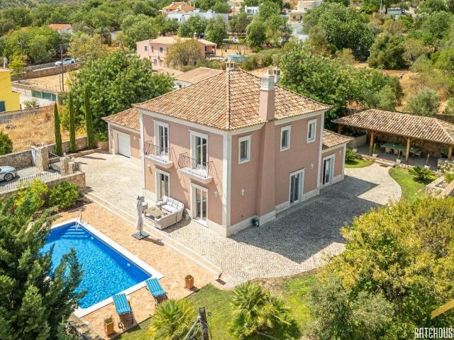 Vila de 3 quartos com piscina e garagem em São Brás de Alpor. 273m² São Brás De Alportel