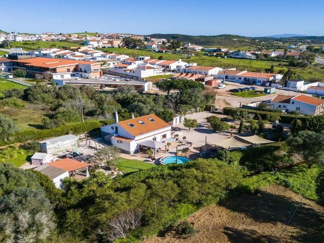 Vila de 4 quartos à venda em Budens, no Algarve Ocidental 110m² Budens