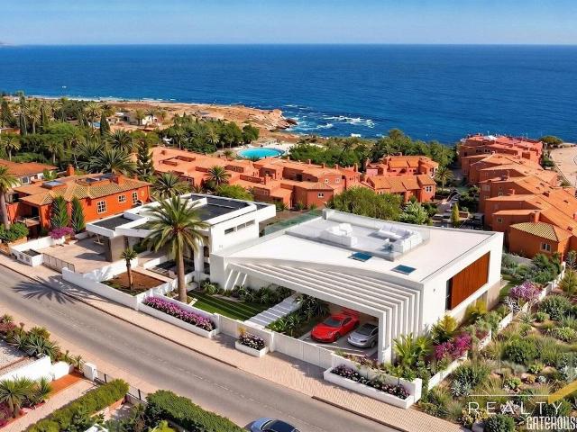 Vila de 4 quartos com vista mar pronta a habitar em Praia da. 250m² Luz