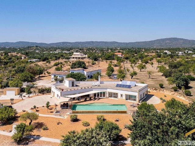 Vila de 4 quartos com vistas deslumbrantes em Olhão, Algarve. 340m² Olhão