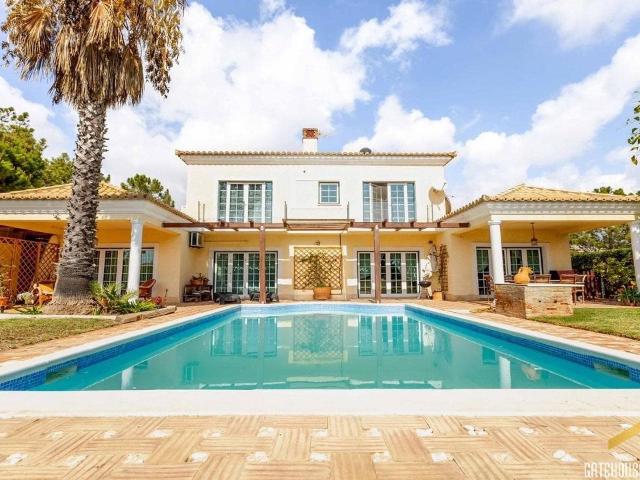 Vila de 4 quartos perto do Vila Sol Golf em Quarteira, Algar. 341m² Quarteira