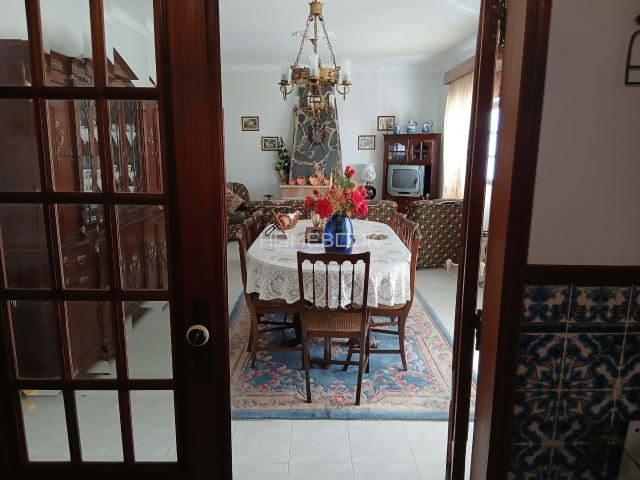 Casa de 3 pisos com 5 quartos, 2 cozinhas e grande potencial para Guest House — Marvãoo