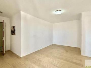 Vila santa Cataria, 2 Dormitórios, 1 Vaga Coberta, Sacada, Andar Alto, Vago