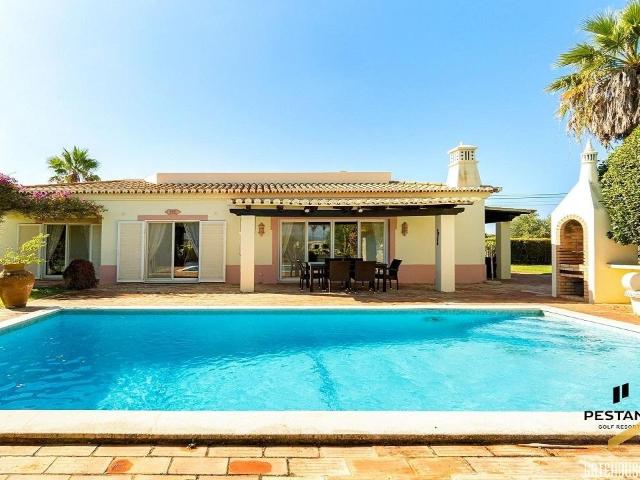Vila térrea de 3 quartos frente linha de golfe Gramacho, Car. 173m² Lagoa e Carvoeiro