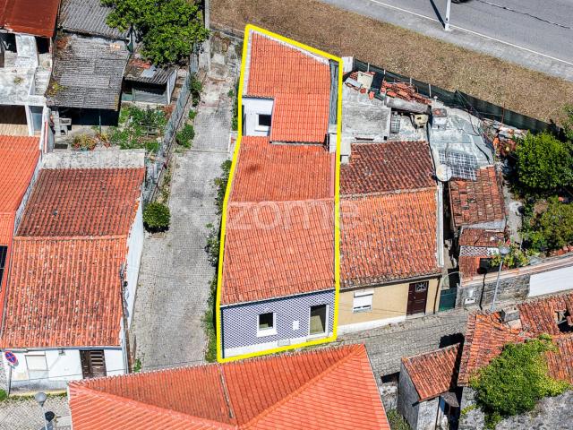 Vila térrea de dois quartos totalmente reformada no coração