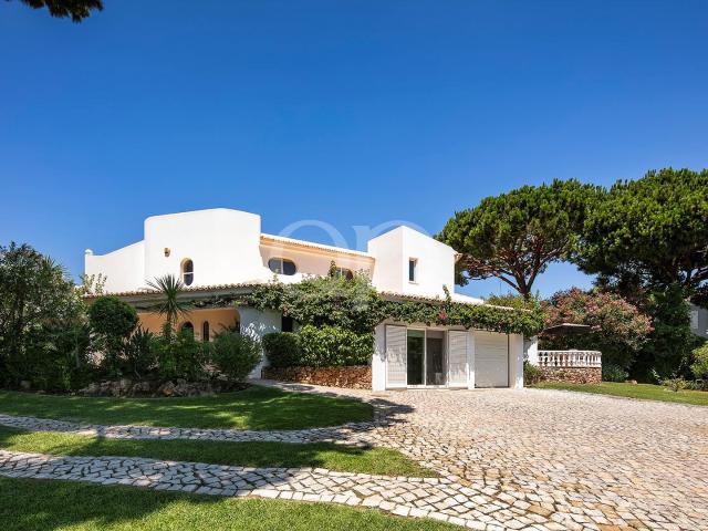 Vila tradicional com projeto em Quinta do Lago, Algarve 441m² Almancil