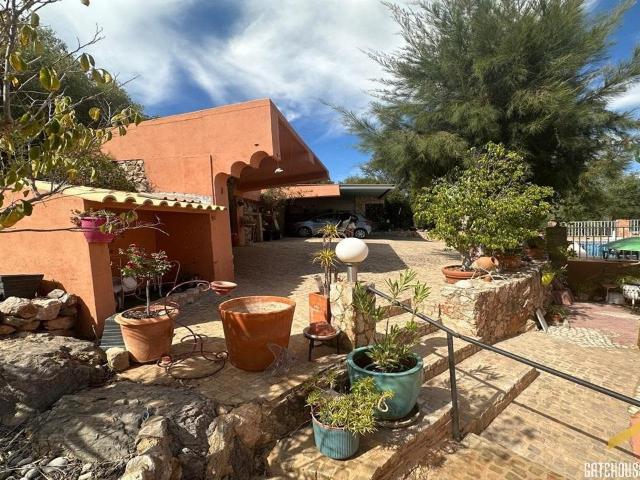Vila tradicional de 5 quartos com anexo à venda em Loule, Al. 300m² Loulé São Sebastião