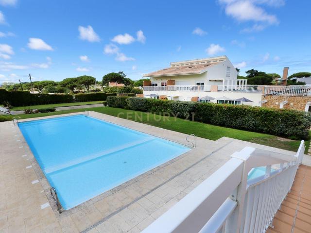 Vila Verde Sintra Excelente apartamento T3 Triplex, com garagem em condomínio fechado
