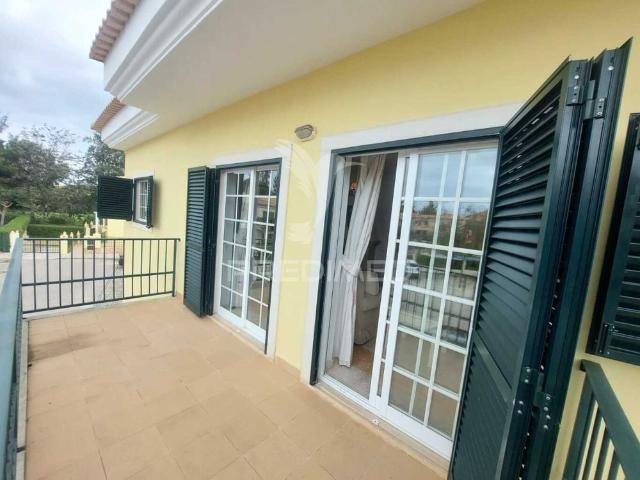 Vilamoura apartamento com piscina e vista golfe