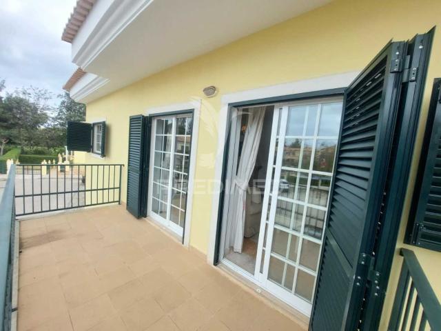 Vilamoura apartamento com piscina e vista golfe