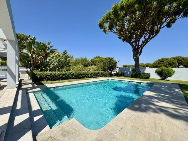 VILAMOURA SUN & BEACH VILLA WITH POOL by HOMING