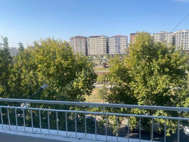 Vilayette Eski Stadyum Karşısında Satılık 4+1 Daire