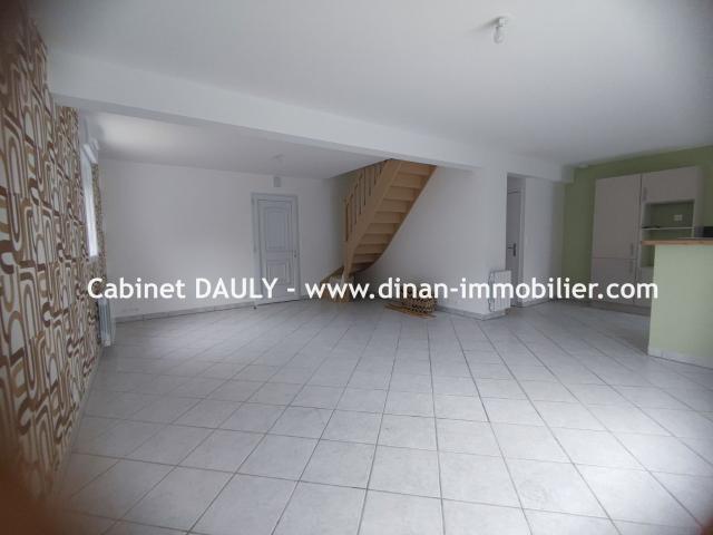 VILDE GUINGALAN Maison d'habitation T4 de 79m2