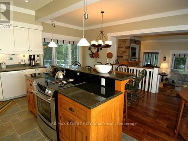 Villa16 1020 Birch Glen Road, Lake Of Bays Mclean, ON, P0B 1A0 condo for sale | Listing ID X11898 | Royal LePage