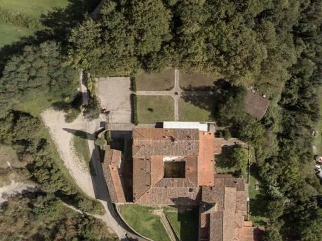Villa 40 vani 3000mq