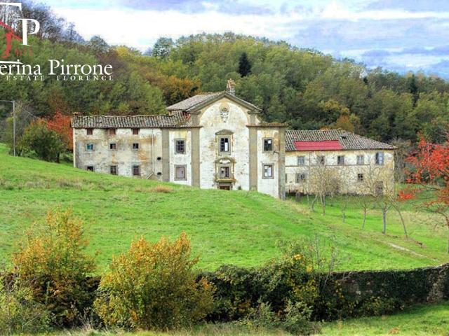 Villa 40 vani 5800mq