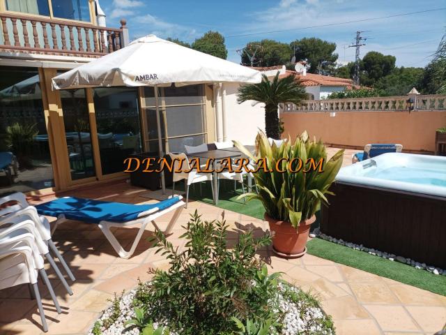 Villa 4 bedrooms and private pool in Las Rotas