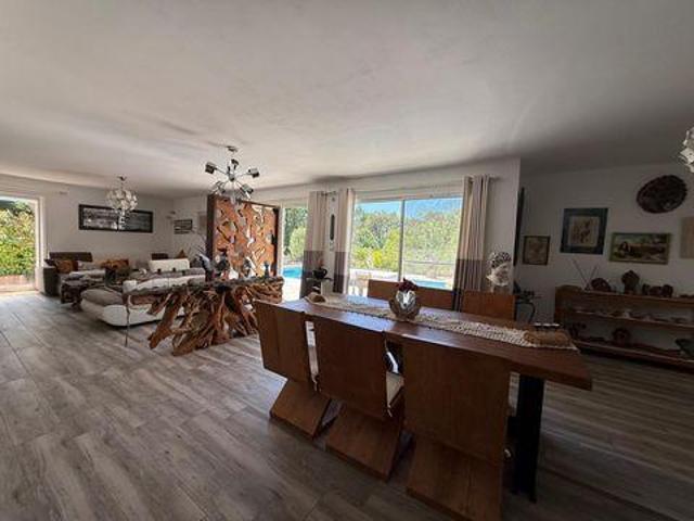 Villa 4 chambres, Ollieres Provence 83470 DS102556812