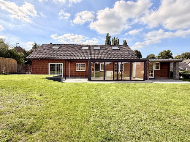 Villa 4 chambres avec bureau et terrain de 12 ares