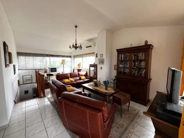 Villa 4 chambres, grand garage, avec jardin de 640 m²