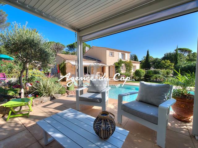 Villa 4 Chambres Proche Des Golfs Avec Pisicne Et Garage A S. 140m² Saint Raphaël