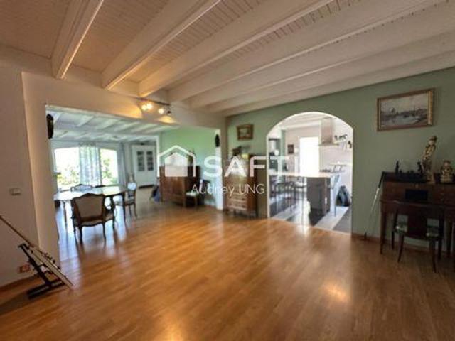 Villa 4 chambres, Saint Aquitaine 33450 DLS102705996