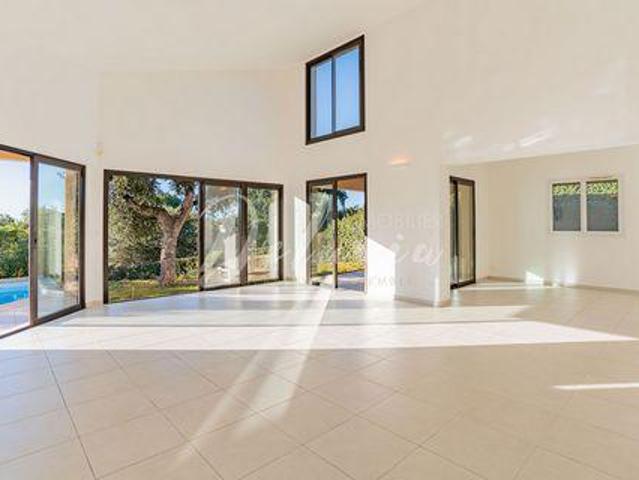 Villa 4 chambres, Saint Raphael Provence Alpes Côte d'Azur 83700 DLS88842280