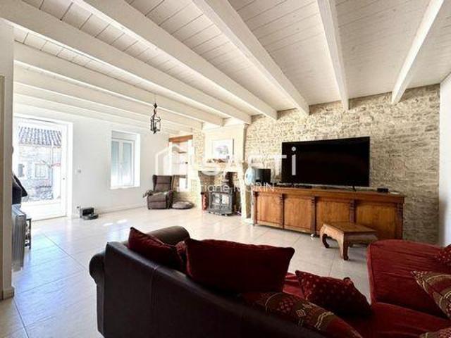 Villa 4 chambres, Sainte Poitou 16200 ES105882306