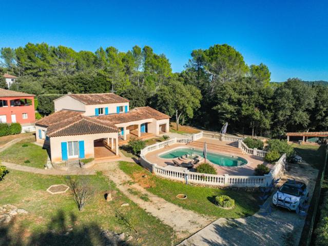Villa 4 chambres + salle de jeux, piscine et garage – Flassans