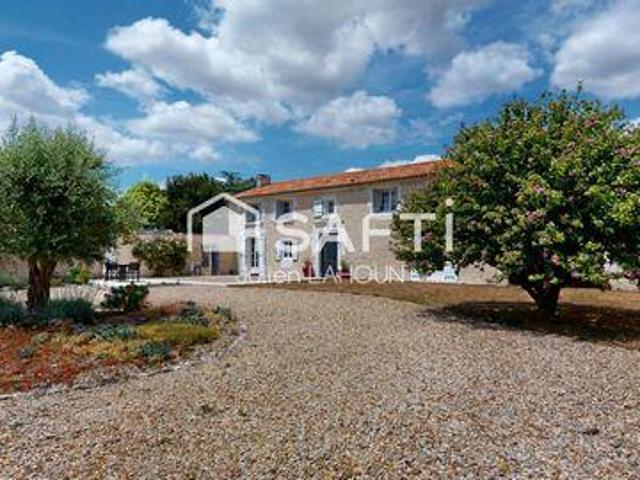 Villa 4 chambres, Sigogne Poitou 16200 DLS104880661