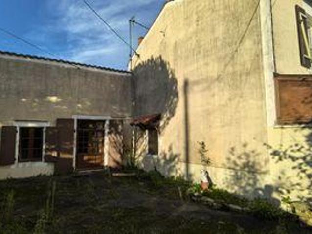 Villa 4 chambres, Villeneuve Poitou 17330 ES100726282