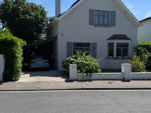 Villa 4 façades à louer à Waterloo