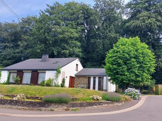 Villa 4 façades avec 4 chambres à l'orée du bois