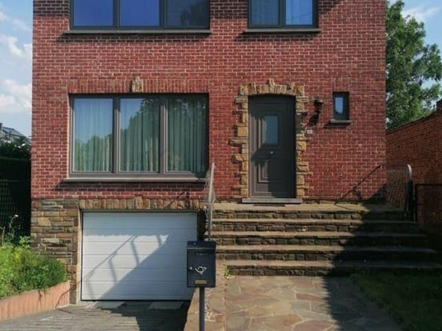 VILLA 4 FACADES TOUT CONFORT DANS QUARTIER AGREABLE