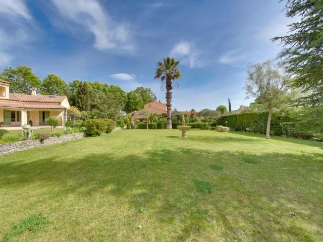 Villa 4 faces avec piscine et jardin paysager à Canohès