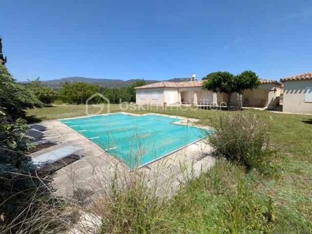 Villa 4 faces de plain pied 4 chambres Terrain avec Piscine Garage indépendant Vue sur le Canigou