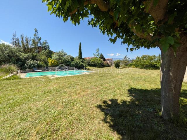 Villa 4 faces de plain pied 4 chambres Terrain avec Piscine Garage indépendant Vue sur le Canigou