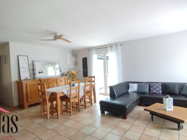 Villa 4 faces de plain pied avec piscine