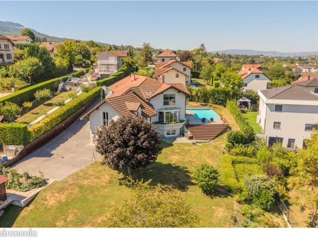 Villa 4 pièces 213 m²