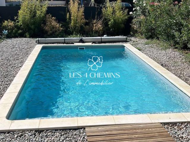 Villa 4 pièces d'environ 108 m2 sur 700 m2 avec piscine