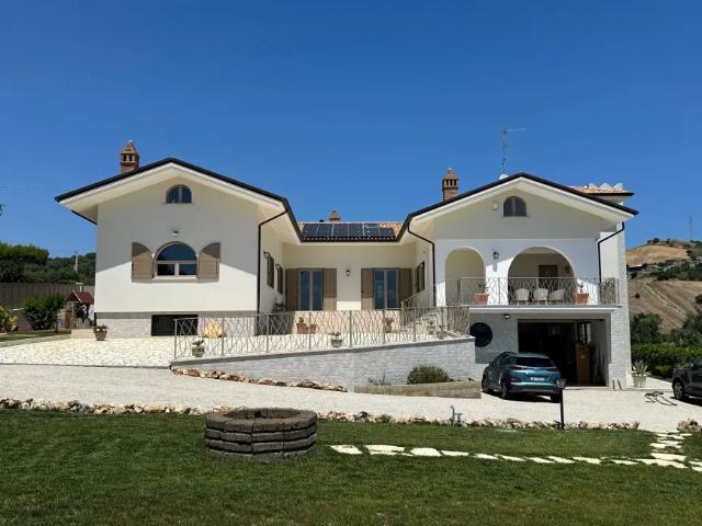 Villa 5 camere da letto, Tortoreto Abruzzo 64018 DS95296737