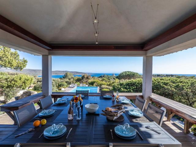 Villa 5 chambres, vue mer, piscine, proche de la plage de la Tour à Pianottoli Caldarello